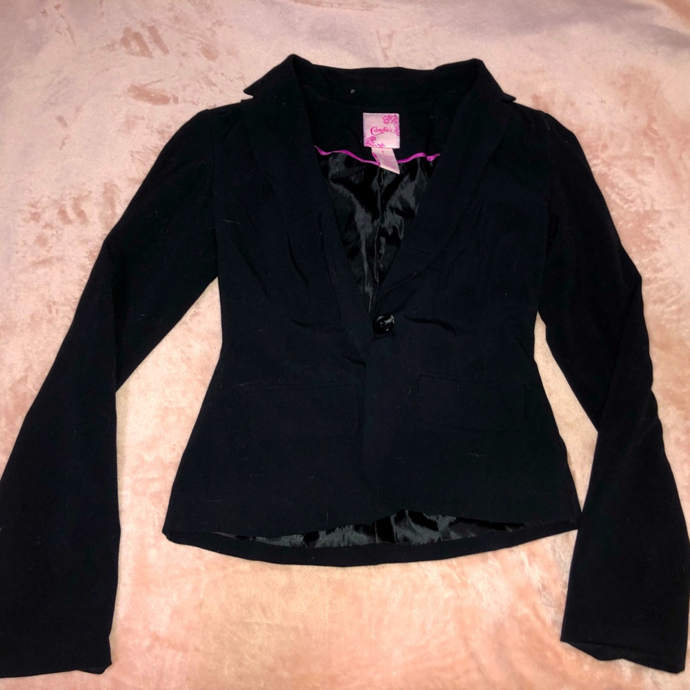 Black buttoned blazer